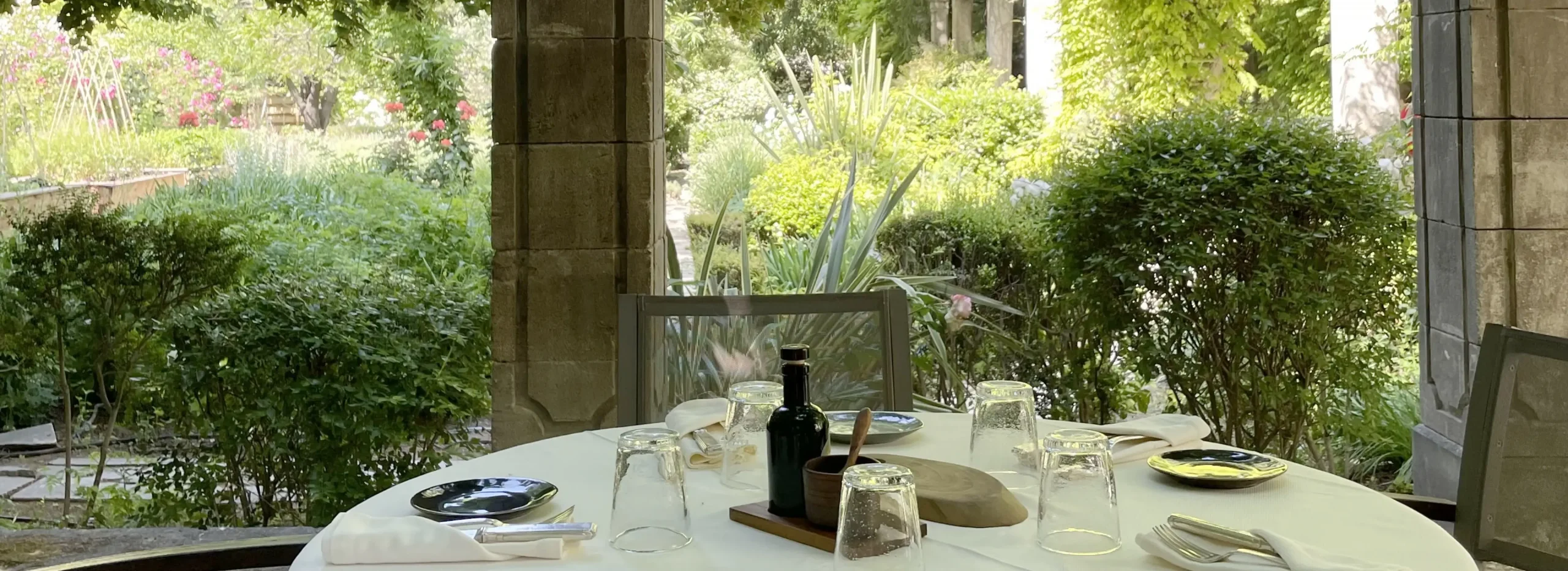 La Petite table du Prieuré - Hôtel Le Prieuré - 5 étoiles Relais & Châteaux - Villeneuve-les-Avignon